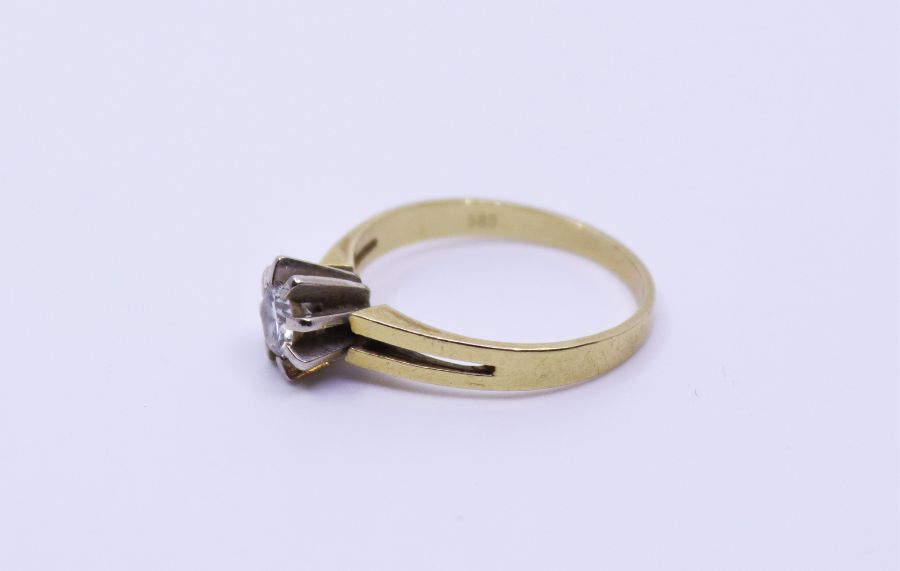 A 14ct gold solitaire diamond ring - Image 2 of 3