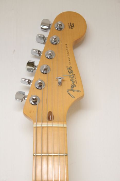 Fender Stratocaster - Image 4 of 11