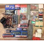 Hornby: A collection of assorted OO gauge Hornby Dublo items to include: 3-rail Mallard, and tank