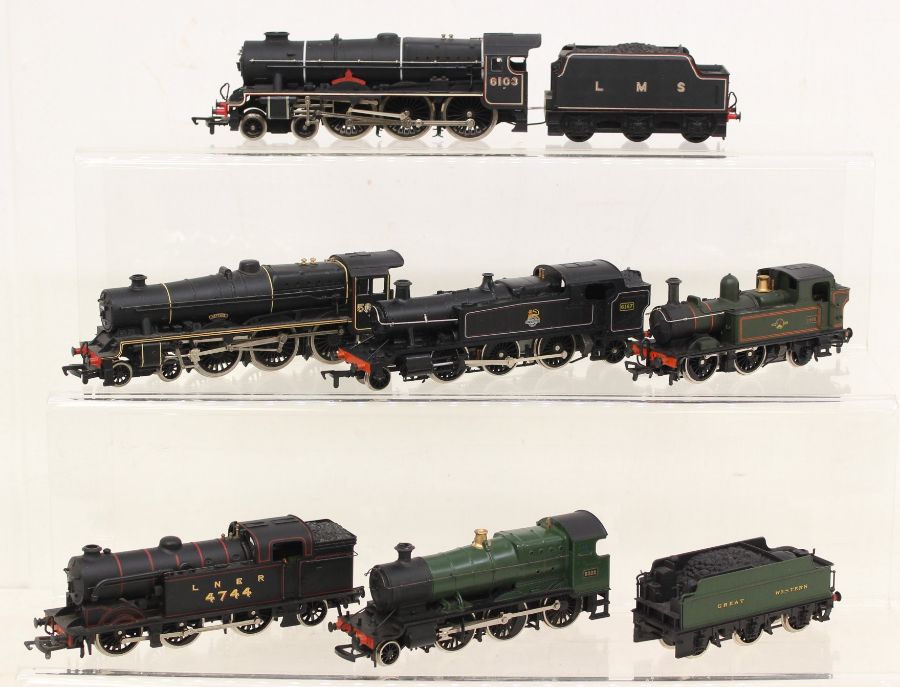 OO Gauge: A collection of six unboxed OO Gauge, locomotives to include: Mainline and Airfix