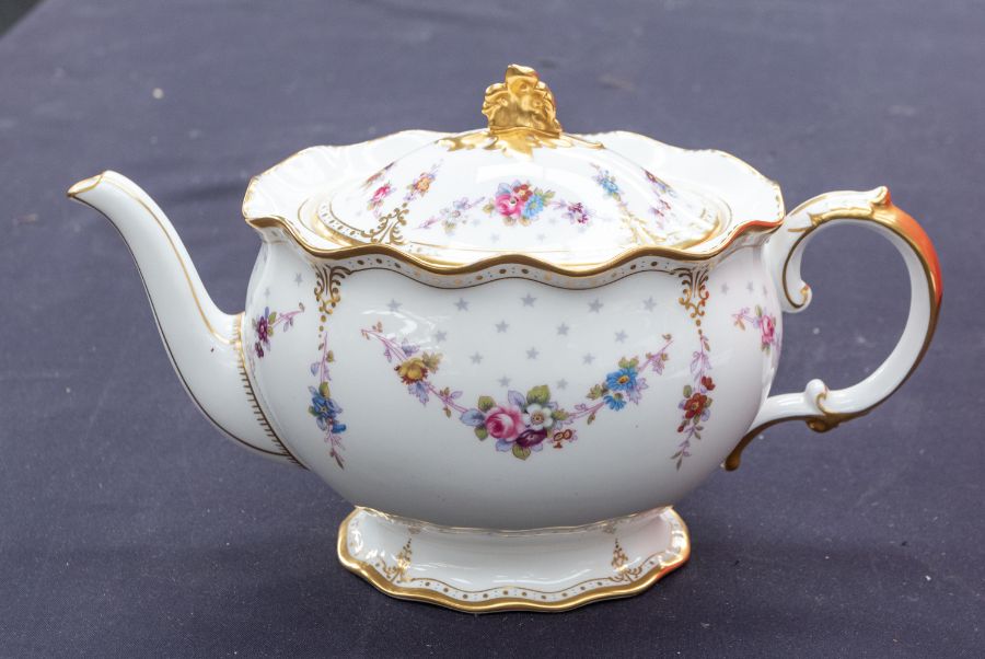 Royal Crown Derby - Royal Antoinette Tea service with cake stand, teapot, cups and saucers (1st - Image 3 of 10