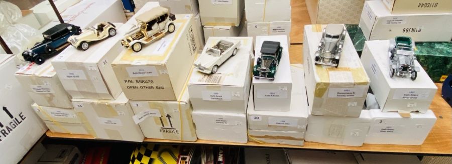 A collection of die cast model cars - including franklin mint - all boxed with display cases (7)