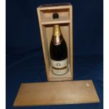 *****RE-OFFER £20 - £30*******  Boxed empty magnum of Mercier champagne (1) Condition good