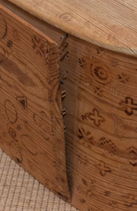 A Scandinavian pine and birch bark sandwich box with pokerwork folk motif details, 44cm wide ( - Image 2 of 2