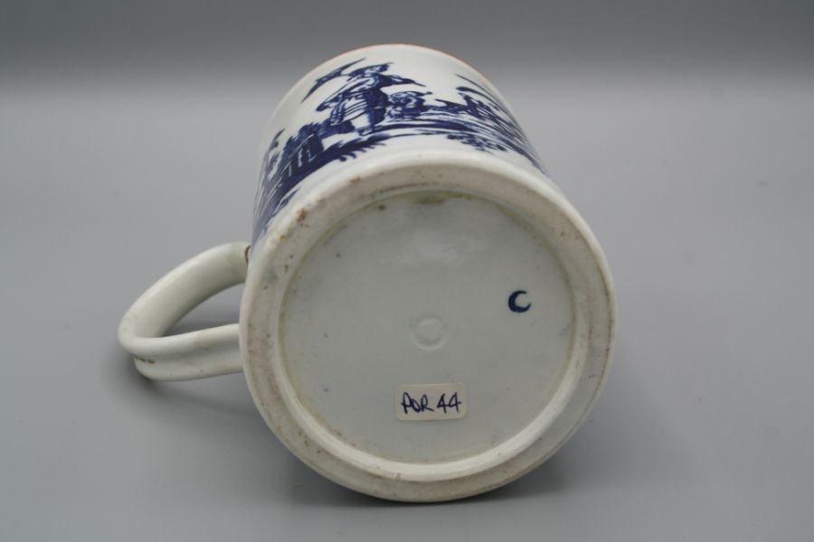An 18th century Worcester porcelain half pint tankard, decorated underglaze with ' La Peche' and ' - Bild 3 aus 5
