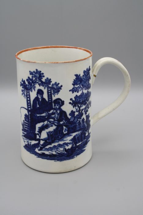 An 18th century Worcester porcelain half pint tankard, decorated underglaze with ' La Peche' and ' - Bild 4 aus 5