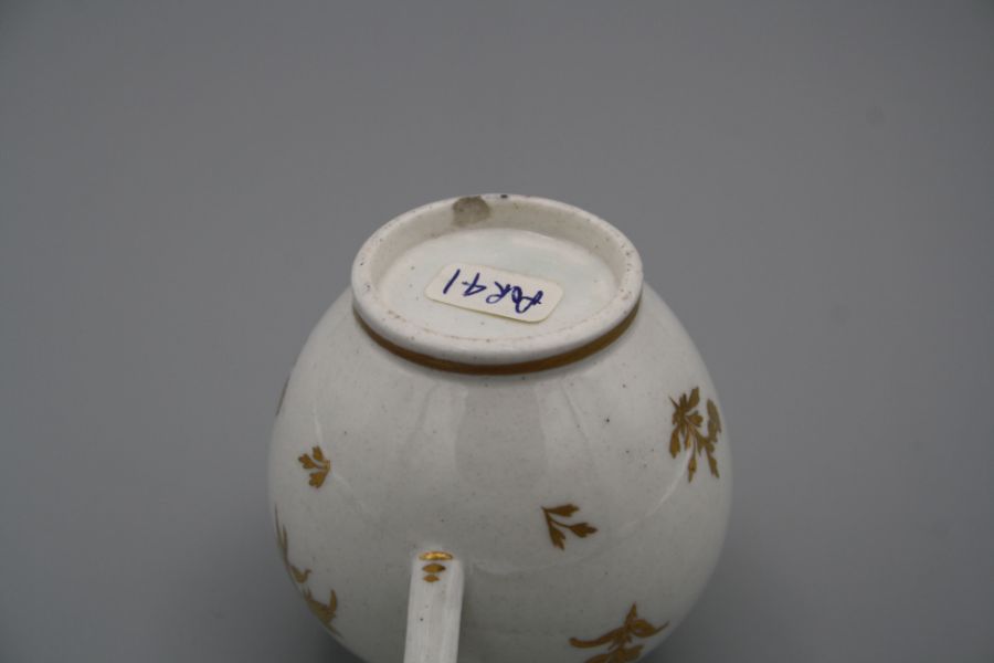 An 18th century Staffordshire creamware miniature teapot, polychrome decorated with floral sprigs - Bild 2 aus 6