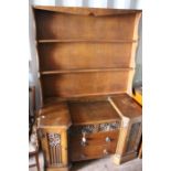 An early 20th Century oak dresser and rack, the rack with two plate shelves, the base of