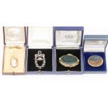 A collection of jewellery to include 9ct gold mounted cameo brooch pendant (missing top loop) in