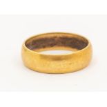 A gents 18ct gold wedding band, width approx 6mm, size Q., weight approx 6gms