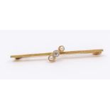 An Edwardian diamond and pearl 18ct gold bar brooch, millegrain set, old cut diamond approx 0.