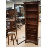 A slender late-19th Century glazed bookcase having five internal shelves, side-locking, in
