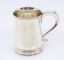 A silver tankard by Garrard & Co London, 1963, height approx  9.5cm, weight approx 6.5ozt Further