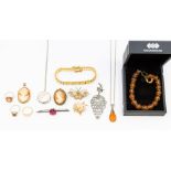 A collection of 9ct gold jewellery to include a mounted cameo pendant, a cameo ring, size K, a