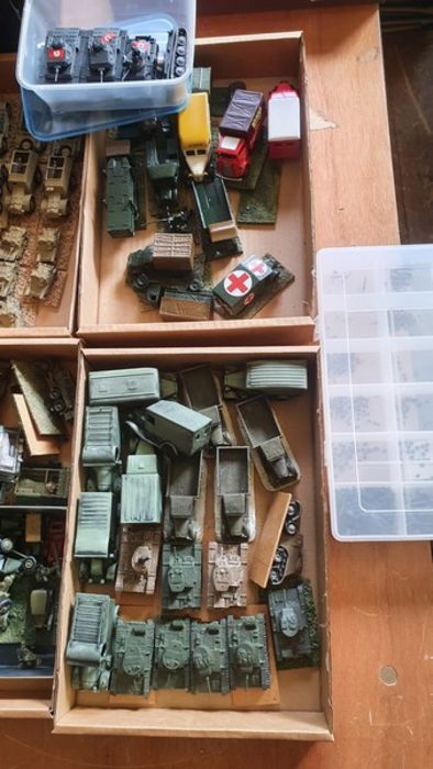 8 small boxes of Russian, British, German, Italian, tanks, lorries etc with a box of accessories. - Image 3 of 3