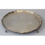 Pie crust silver platter, London 1935, gross weight approx. 1074 gms. RC maker mark