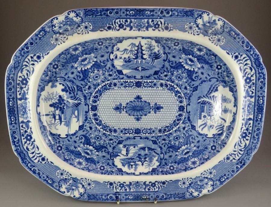 An early nineteenth century blue and white transfer-printed Spode Net pattern platter, c. 1815. It