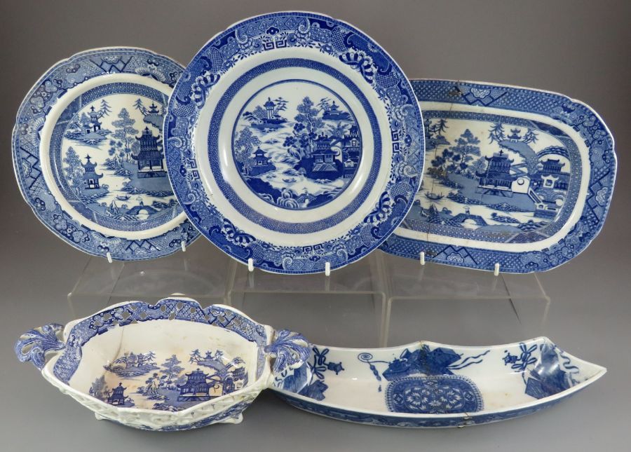 A group of early nineteenth century blue and white transfer-printed Spode Parasol Figures wares,