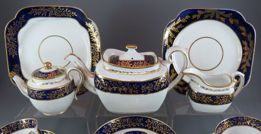 An early nineteenth century Spode porcelain tea service as pattern number 2721, c. 1820. It is - Bild 2 aus 4