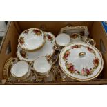 Royal Albert 'Old Country Roses' comprising 4 dinner plates, 2 square dishes, 8 tea plates, 2