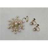 A 14ct. gold and cultured pearl set brooch, diameter 4.4cm (gross weight 10.7g), together with a