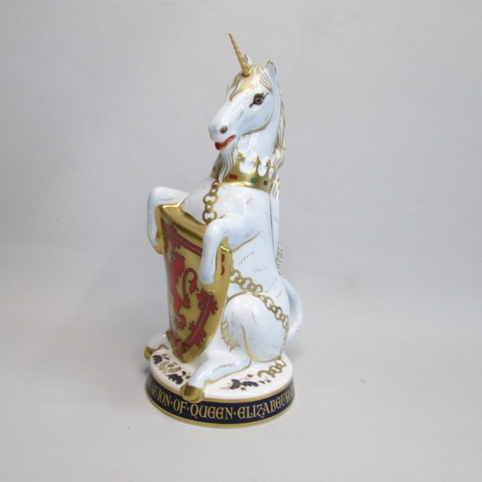 A Royal Crown Derby Queen’s Beast, ‘The Unicorn of Scotland,’ to celebrate The Diamond Jubilee of - Bild 9 aus 11