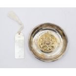 A Elizabeth II Silver Jubilee commemorative silver and silver gilt bon bon dish, the centre with