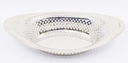 A George V silver shaped oval bread basket with reticulated sides, hallmarked by Barker Brothers,