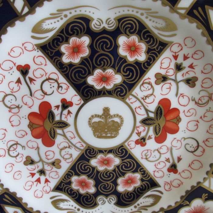 A Royal Crown Derby Collectors Fluted Rim Plate, decorated with the Derby Japan Pattern, with a - Bild 2 aus 4