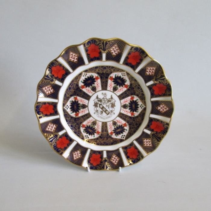 A Royal Crown Derby Collectors Fluted Rim Plate, decorated with the Old Imari pattern with a