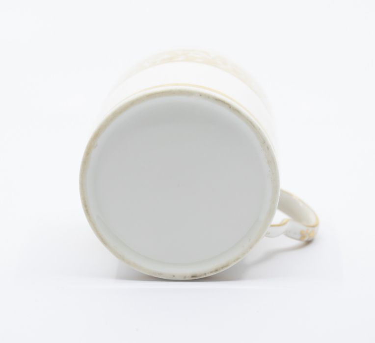 A Pinxton coffee can, pattern no.283, gilt foliate border, typical ear-shaped handle - Image 5 of 5