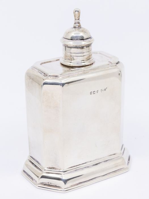 A George V silver tea caddy in early 18th Century manner, plain rectangular form body with canted