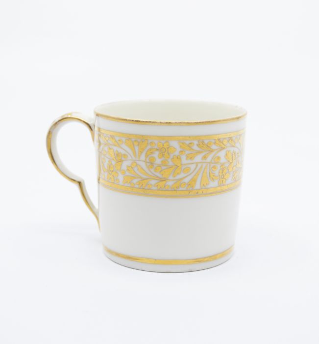 A Pinxton coffee can, pattern no.283, gilt foliate border, typical ear-shaped handle