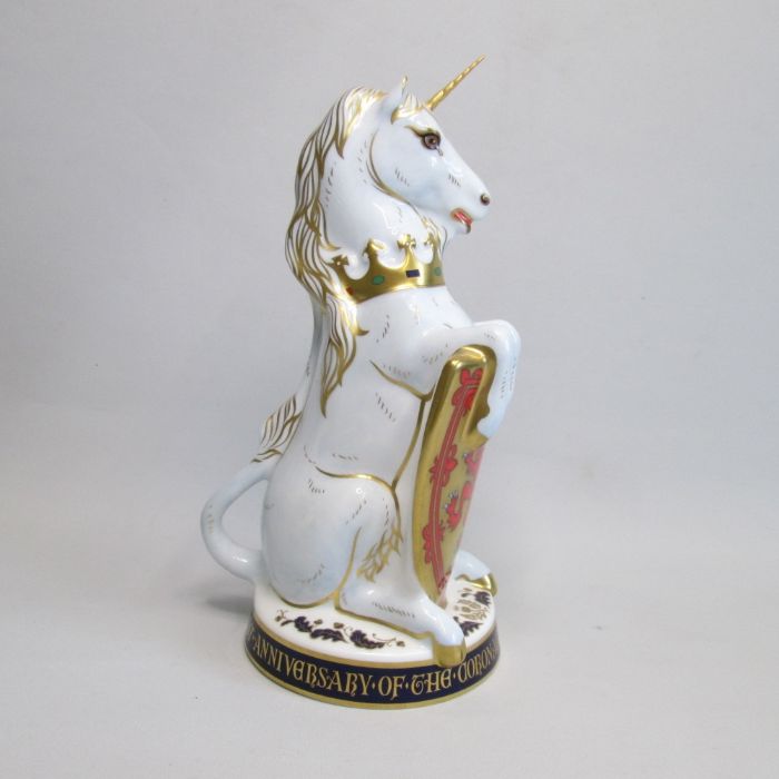 A Royal Crown Derby Queen’s Beast, ‘The Unicorn of Scotland,’ to celebrate The Diamond Jubilee of - Bild 4 aus 11