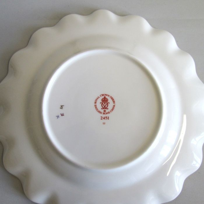 A Royal Crown Derby Collectors Fluted Rim Plate, decorated with the Derby Japan Pattern, with a - Bild 4 aus 4