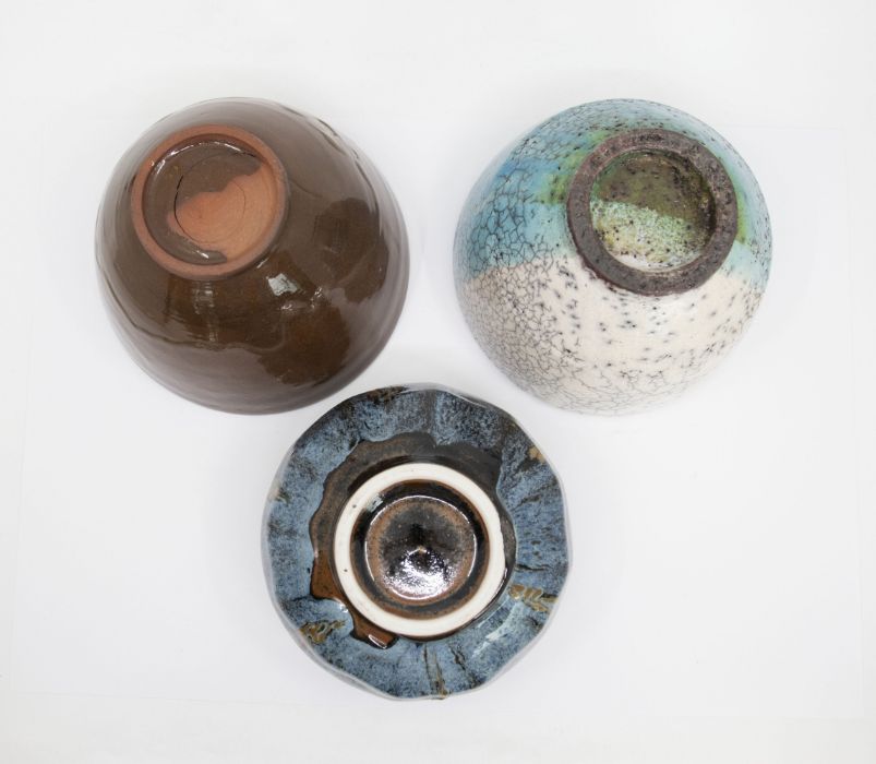 Studio pottery: 3 studio pottery bowls comprising blue and white raku bowl, diameter approx 15cm, - Image 3 of 3