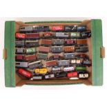 OO Gauge: A collection of assorted unboxed OO Gauge rolling stock including Hornby, Lima and other