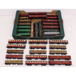 Hornby: A collection of thirty-five unboxed Hornby Dublo, OO Gauge coaches. Mostly in used /