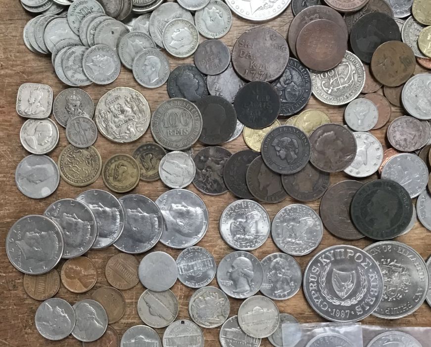 Large collection of British and World coins, includes approx 184g of Pre 47 Silver, American half - Image 3 of 5