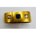 Edwardian 15ct gold scarf clip set with sapphires and two diamonds - one old European cut and