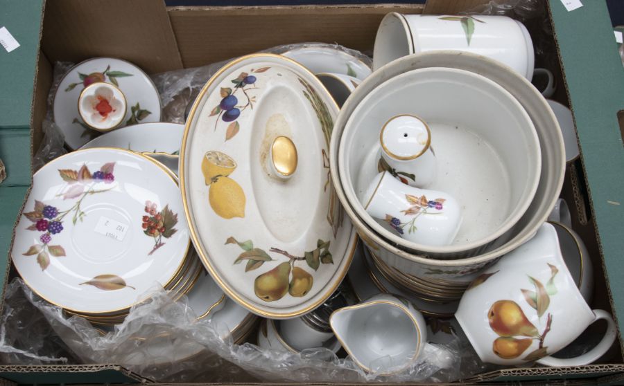 Collection of Royal Worcester Evesham dinner and tea wares - Image 3 of 4
