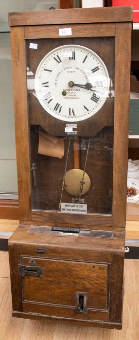 An early 20th Century Gledhill Brook time recorder/clocking in machine, oak cased, number 14670/ - Image 2 of 2