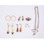 A collection of jewellery to include an amethyst and 9ct gold brooch, Edwardian 9ct gold and peridot