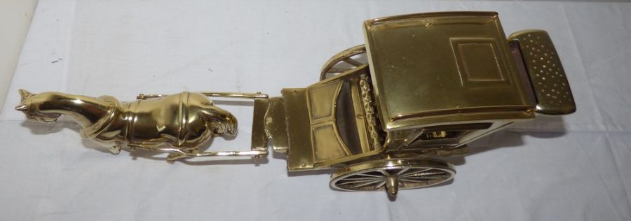A large brass horse and carriage 58cm in length and 27cm high - Image 3 of 4