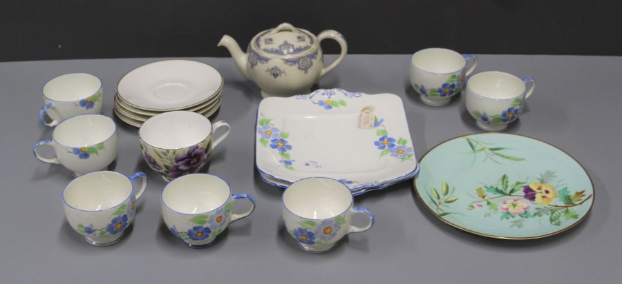 An Art Deco style Paragon china pattern X1345 ten piece tea set to include: cups, saucers, plates,