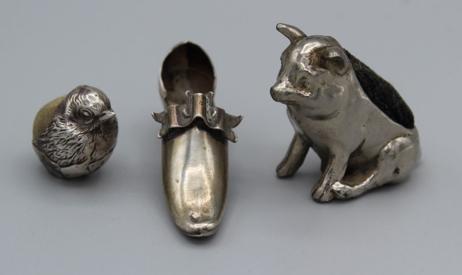 An early 20th Century small silver pin cushion modelled as a chick, hallmarked Chester, circa