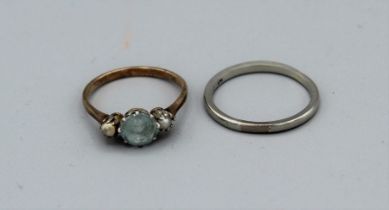 A yellow metal dress ring set with aquamarine and split pearls, claw set in white metal, size S,