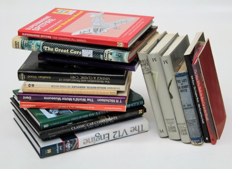 Quantity of books of general content regarding Rolls Royce and other classic cars
