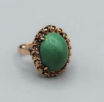 A sugar loaf cut turquoise pebble ring in pinkish yellow metal, stamped 14c. Gross weight approx 6gm