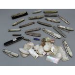 A large collection of 19th and early 20th Century fruit / pen knives to include: mother-of-pearl